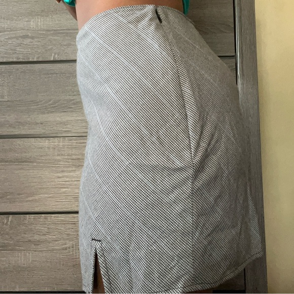 Abercrombie & Fitch Gray Mini Skirt - Picture 2 of 4